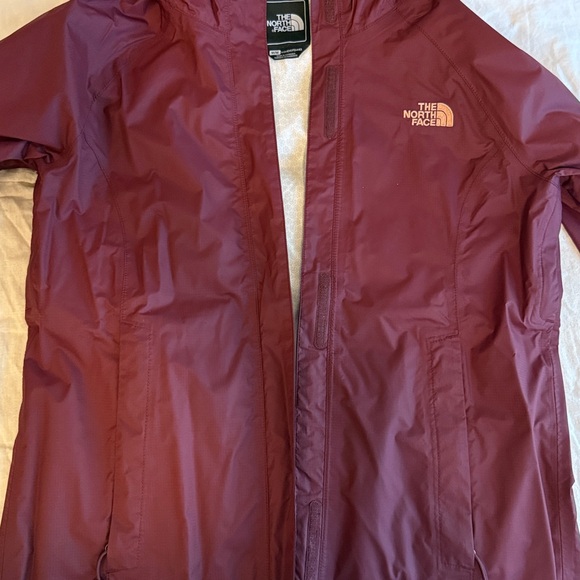 The North Face Women's Windbreaker - Picture 5 of 5